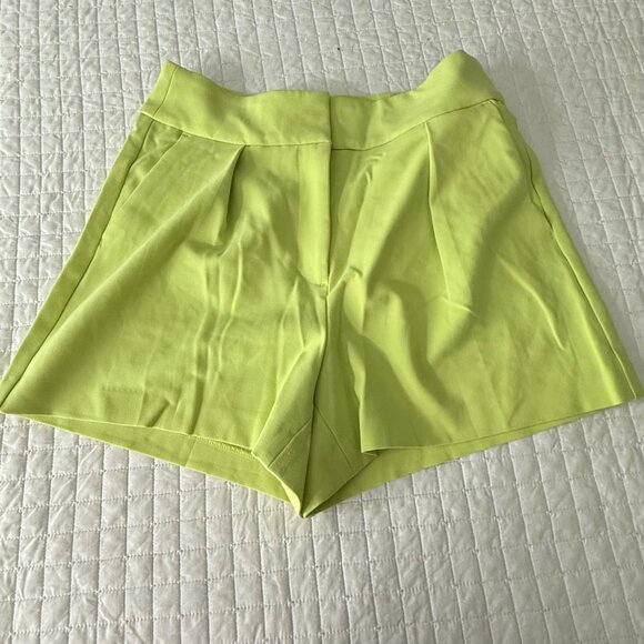Express Womens Stylist Super High Rise Lime Green Shorts Size 8 62% Polyester & - Picture 1 of 13
